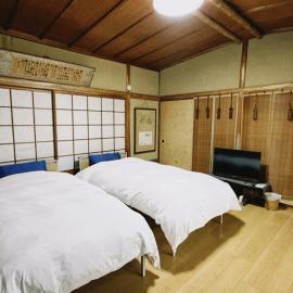 直島古民家一棟貸し笑くんNaoshima 'Shoukun' Entire house – hotel w mieście Naoshima