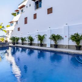 Stylish coastal condo with pool, private balcony & stunning ocean views
