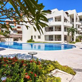 Ocean-view condo with resort pool & sundeck