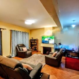Cozy 2 bedroom Entire house