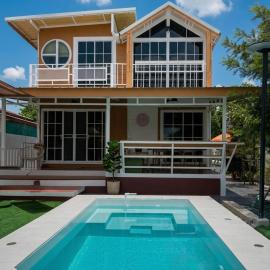 Peace poolvilla sattahip พีซ พลูวิลล่า สัตหีบ, hotel sa Ban Tao Than