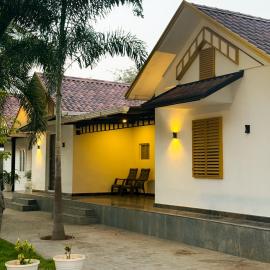 SRK luxe resort, hotel in Maivādi Road
