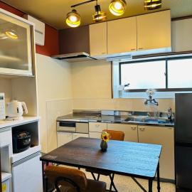 11 mins by train to Kyoto, near Lake Biwa, Japanese-style detached house, can accommodate 7 people, hotel in Otsu