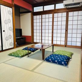 11 mins by train to Kyoto, near Lake Biwa, Japanese-style detached house, can accommodate 7 people