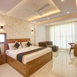 Hotel The Emporio Grand 5 Mints walking from Vaishali Metro Station, hotell i Ghaziabad