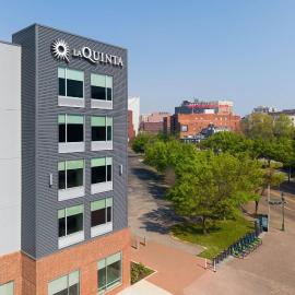 La Quinta Inn & Suites by Wyndham Chattanooga Downtown/South, hotel in Chattanooga
