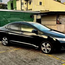 Private Taxi & Tours in Sri Lanka Comfortable Honda Grace with Driver, hotel in Talawa