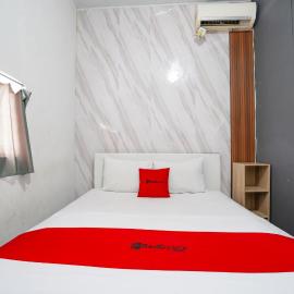 RedDoorz near Alun Alun Magetan, hotel sa Magetan