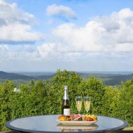New Luxe Villa - Coastal Views - 30 min to Noosa