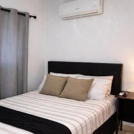 Sunlit Retreat Private Flatlet with Solar Power Pool Fast WiFi & Secure Parking