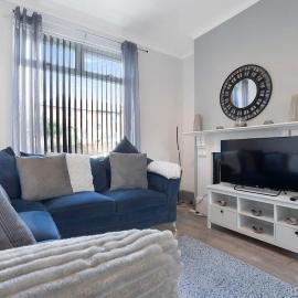 Family-Friendly 2BR Close to Durham City
