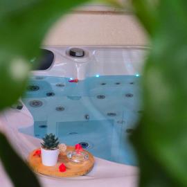 LE BELSOL, Confort, Eau 24h 7j Option Spa, hotel in Sada
