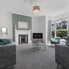 Spacious! 6BR in Beach Road