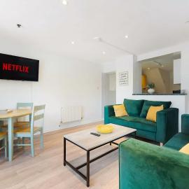Relaxing 5BR Home on Newton Drive