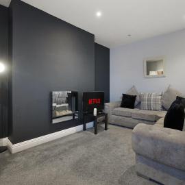 Chic 2 Bed with WiFi and Parking Ideal for Work Stay, hotell i Jarrow