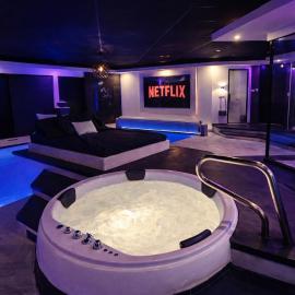 Bed & Wellness Malina Deluxe zwembad suite, hótel í Lelystad