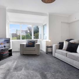 Spacious Living Room & Modern Comforts, Sleeps 4