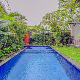 The Lavana Sandat Bali Villa 2 Canggu 3 Bedroom Villa, hotel in Kerobokan