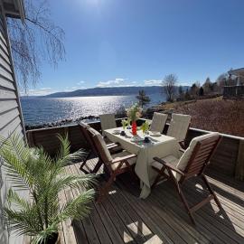 Cabin with Private beach and fjord view Perfect for Coolcation and Calmcation, hotel v destinácii Ertlia