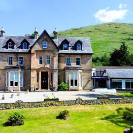 The Caledonian Claymore Hotel, hotel a Arrochar