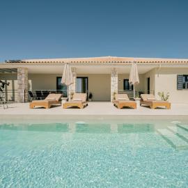 Mira Premium House - Serenity Escape in Kalamaki by Villa Mana Gers โรงแรมในกาลามากี