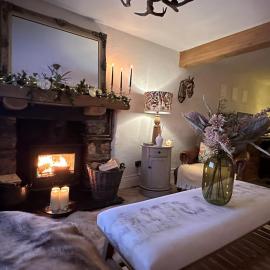 Rose Cottage, Cosy South Lake District Retreat โรงแรมในอัลเวอร์สตัน