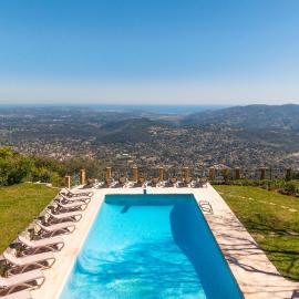 Villa Mas du Chene in a private domain, hotel v destinácii Spéracèdes