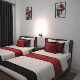 La vie Livings Only For Female, Hotel in Noida