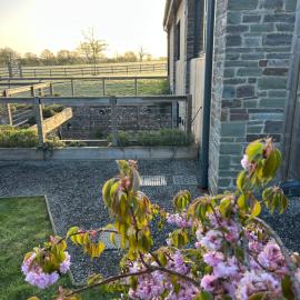 The Boot Room Apartment at Hobbits Countryside Retreat Private Courtyard , close to the Cotswolds