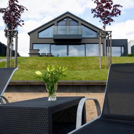 Ferienhaus SUNSHINE am Mühlfeldsee, Hotel in Löbnitz