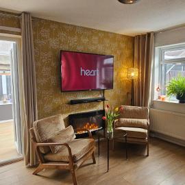 1 Bedroom House, Secure Driveway, 41 Stonehaven, Hotel in Warrington