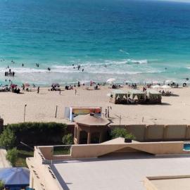 شقة على البحر- Seafront Apartment, hotel in Ad Dayr