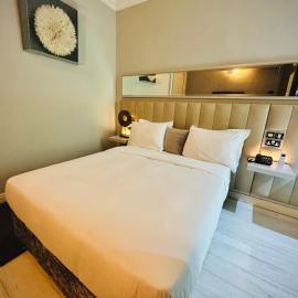 Golden Tulip Essential La sien