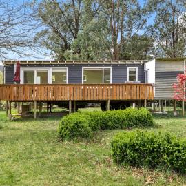 Tiny house at Gilderoy Valley Views, hotel a Yarra Junction