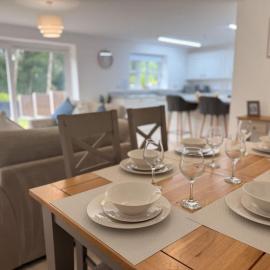Low Street Escape 3 Bed, Sleeps 9, Gated Drive, WiFi, Contractors