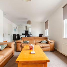 Irvine Harbor Apartments، فندق في إيرفين
