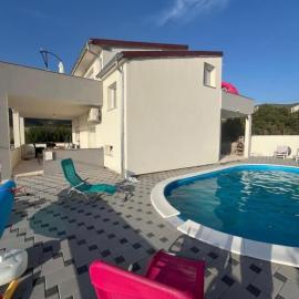 Apartmani Elena, hotel in Gornji Karin