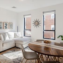 Modern & Spacious 2BR Apartment with Gym & Parking, hotel di New Haven
