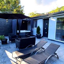 Beautiful house with large terrace and jacuzzi