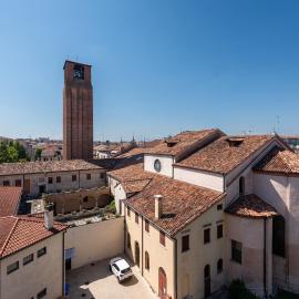 Brandolini Apartment by SuitesV - Appartamento di design nel centro storico di Treviso con vista panoramica e parcheggio riservato