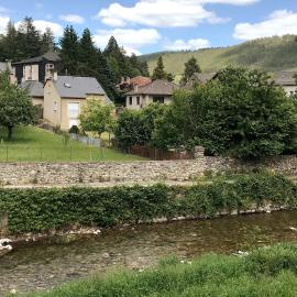 Joli appartement avec vue sur la rivière, hotel a Meyrueis