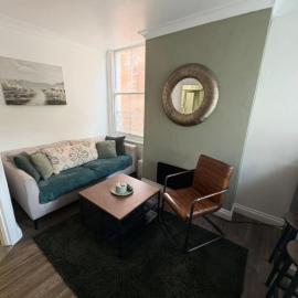 F5 Spencer 1 Bed Flat, Walk to Shops Trains