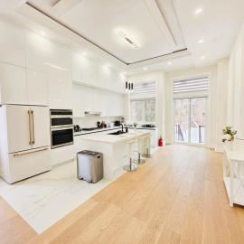 Luxury House with Open Living Space, hotel v Torontu