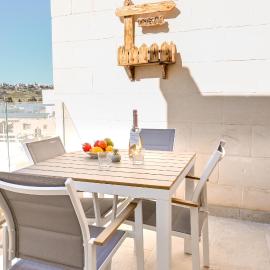 Viviani Court 2bd Modern Apt Xewkija Gozo - Happy Rentals, hotel i Xewkija