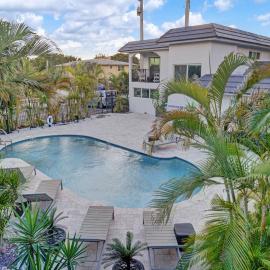 Beachside Studio w Pool Access Steps from the Shore