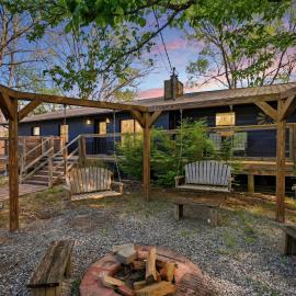 Peaceful Nest Hot Tub Fireplace Fire Pit MORE