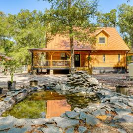Fish & Float at Natural Springs! Log Cabin in Bell, Hotel in Bell