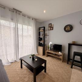 Montand - Studio Indépendant Pour 4 Personnes, hotel in Lormont