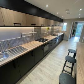 6Bed Accommodation - Sleeps 9 - Near iPort and RaceCourse - Rossington,Doncaster