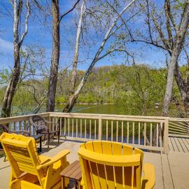 Sunroom & Patio! Quiet Retreat on Shenandoah River, hotel a Charles Town